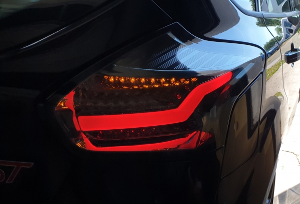 Lightbar LED Rückleuchten für Ford Focus MK3 Facelift 09/2014+ smoke