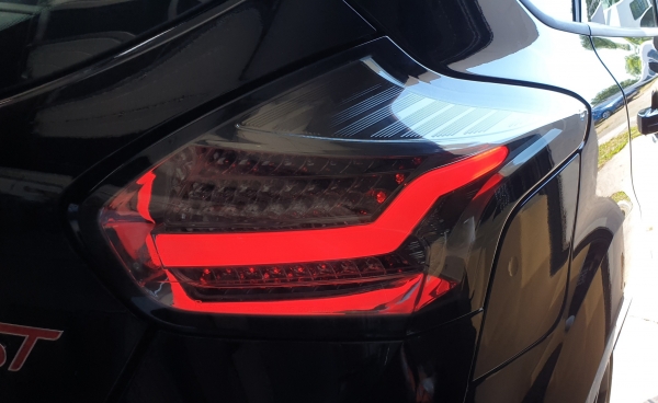 Lightbar LED Rückleuchten für Ford Focus MK3 Facelift 09/2014+ smoke