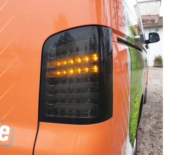 Lightbar LED Rückleuchten für VW T6 2015-2019 schwarz Flügeltürer