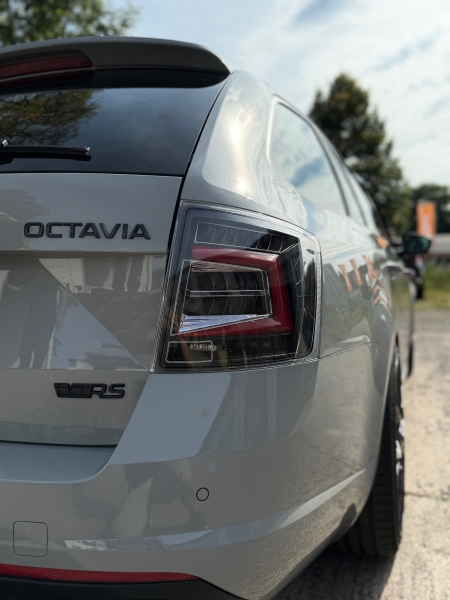 LED Rückleuchten für Skoda Octavia 3 III 5E Kombi 12-19 schwarz LAUFBLINKER für orig. Led 2x 3 Pins