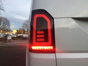Voll LED Rückleuchten für VW T6.1 ab 2019 schwarz grau Heckklappe