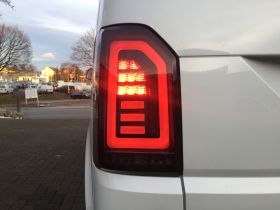 Voll LED Rückleuchten für VW T6.1 ab 2019 schwarz rot Heckklappe