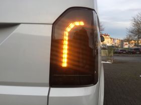 Voll LED Rückleuchten für VW T6.1 ab 2019 schwarz rot Heckklappe