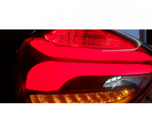 LED Rückleuchten für Ford Focus MK3 Facelift 09/2014+ dunkelrot dynamischer Blinker Sonar