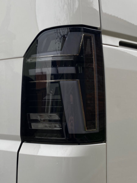 Voll LED Rückleuchten für VW T6.1 2019+ schwarz sequentieller Start Laufblinker für orig. Halogen