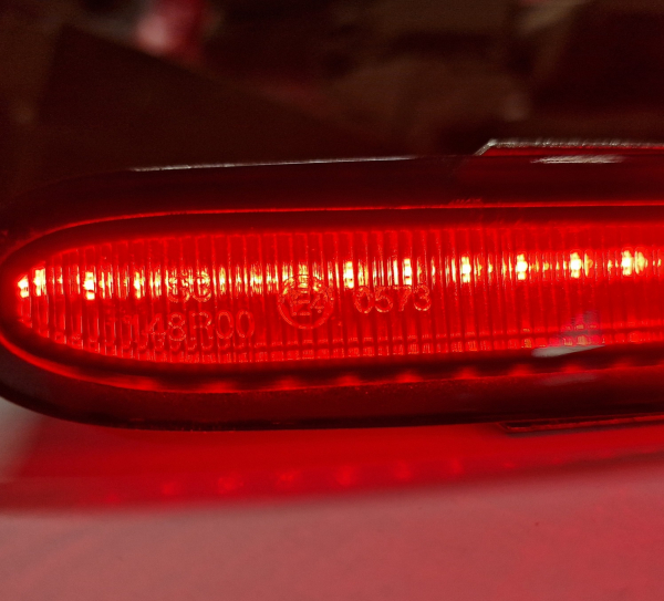 Lightbar Led Bremsleuchte für Mercedes SL R230 01-12 mit E-Zeichen schwarz smoke