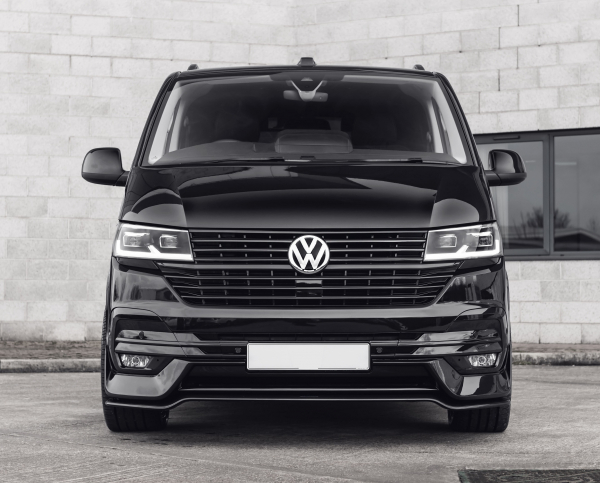 Frontgrill + Blenden schwarz glänzend für VW T6.1 Multivan / Caravelle / Transporter ab 2019 für VW-Zeichen