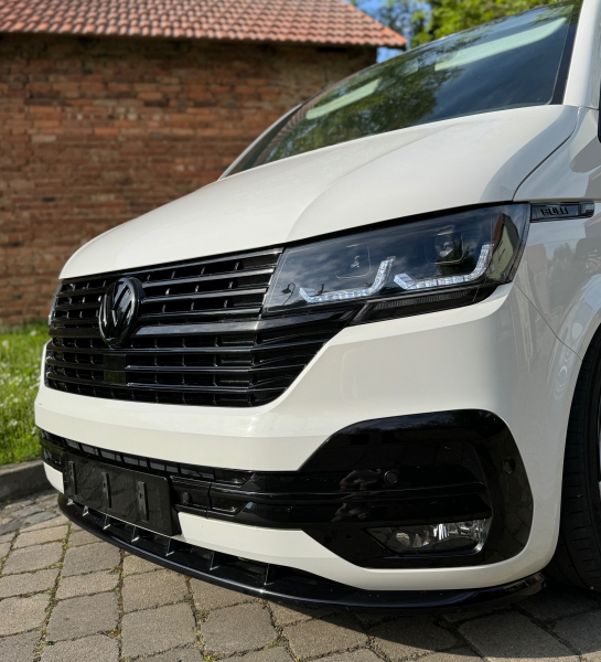 Frontgrill + Blenden schwarz glänzend für VW T6.1 Multivan / Caravelle / Transporter ab 2019 für VW-Zeichen