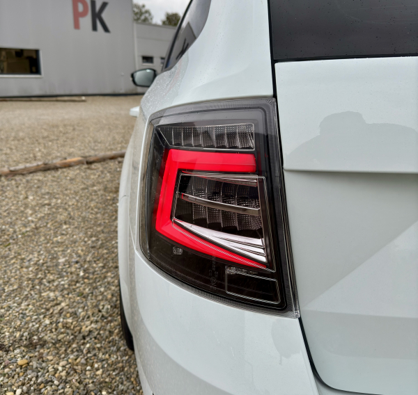 LED Rückleuchten für Skoda Octavia 3 III 5E Kombi 12-19 schwarz klar LAUFBLINKER für orig. Led 2x 3 Pins
