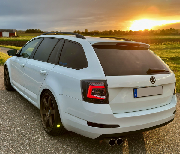 LED Rückleuchten für Skoda Octavia 3 III 5E Kombi 12-19 schwarz klar LAUFBLINKER für orig. Led 2x 3 Pins