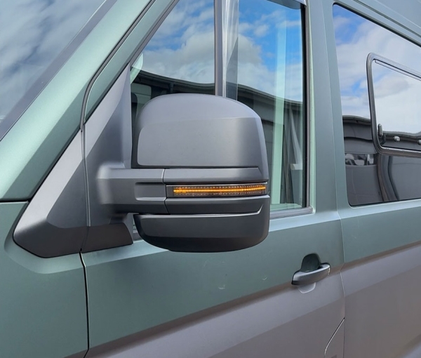 Dynamische Led Spiegelblinker schwarz für VW Crafter und MAN TGE ab 2017