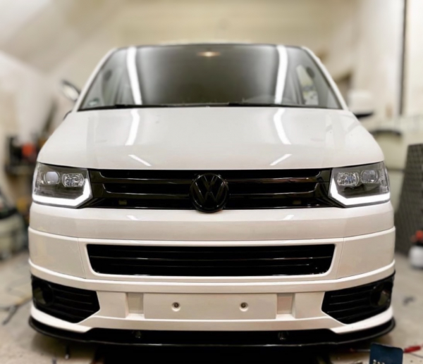 Frontspoiler Ansatz mit Gitter in schwarz glänzend für VW T5 2009-2015 Facelift ABE