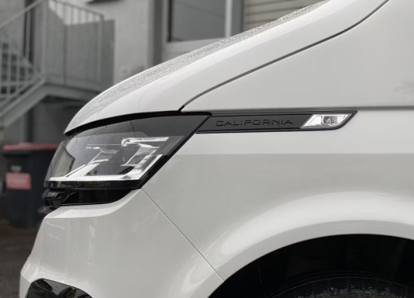 Original Plaketten-Set für VW T6.1 schwarz glänzend CALIFORNIA