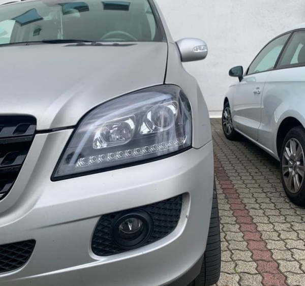 Scheinwerfer für Mercedes ML W164 05-08 Tagfahrlicht-Optik schwarz dynamischer Led Blinker