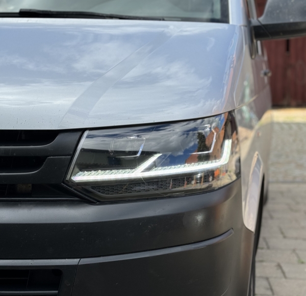 Adaptersatz zur Fernlichtumrüstung für VW T5-Voll-Led-Scheinwerfer SWV42TLGXBY