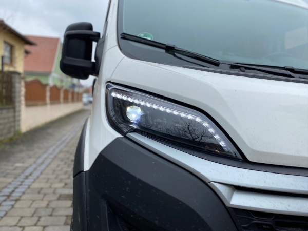 VOLL LED Tagfahrlicht Scheinwerfer schwarz für Opel Movano ab 2021 dynamischer Led Blinker für orig. Halogen