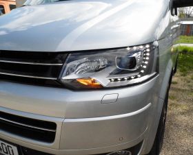LED Tagfahrlicht Scheinwerfer für VW T5 Facelift 09-15 schwarz + OSRAM