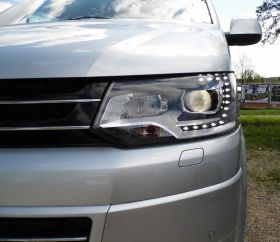 LED Tagfahrlicht Scheinwerfer für VW T5 Facelift 09-15 schwarz + OSRAM