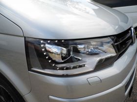 LED Tagfahrlicht Scheinwerfer für VW T5 Facelift 09-15 schwarz + OSRAM
