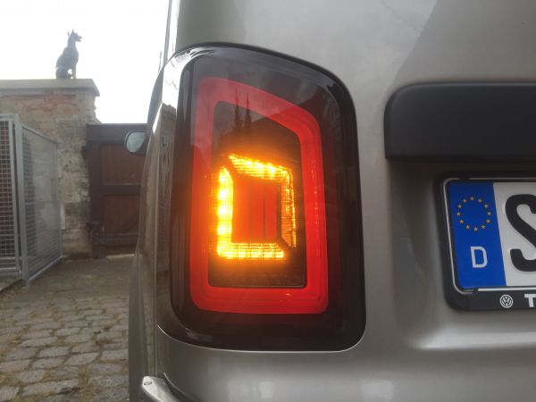 Voll LED Rückleuchten für VW T6.1 2019+ schwarz rot Led-Blinker Flügeltürer