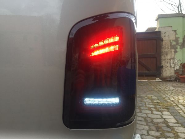 Voll LED Rückleuchten für VW T6.1 2019+ schwarz rot Led-Blinker Flügeltürer