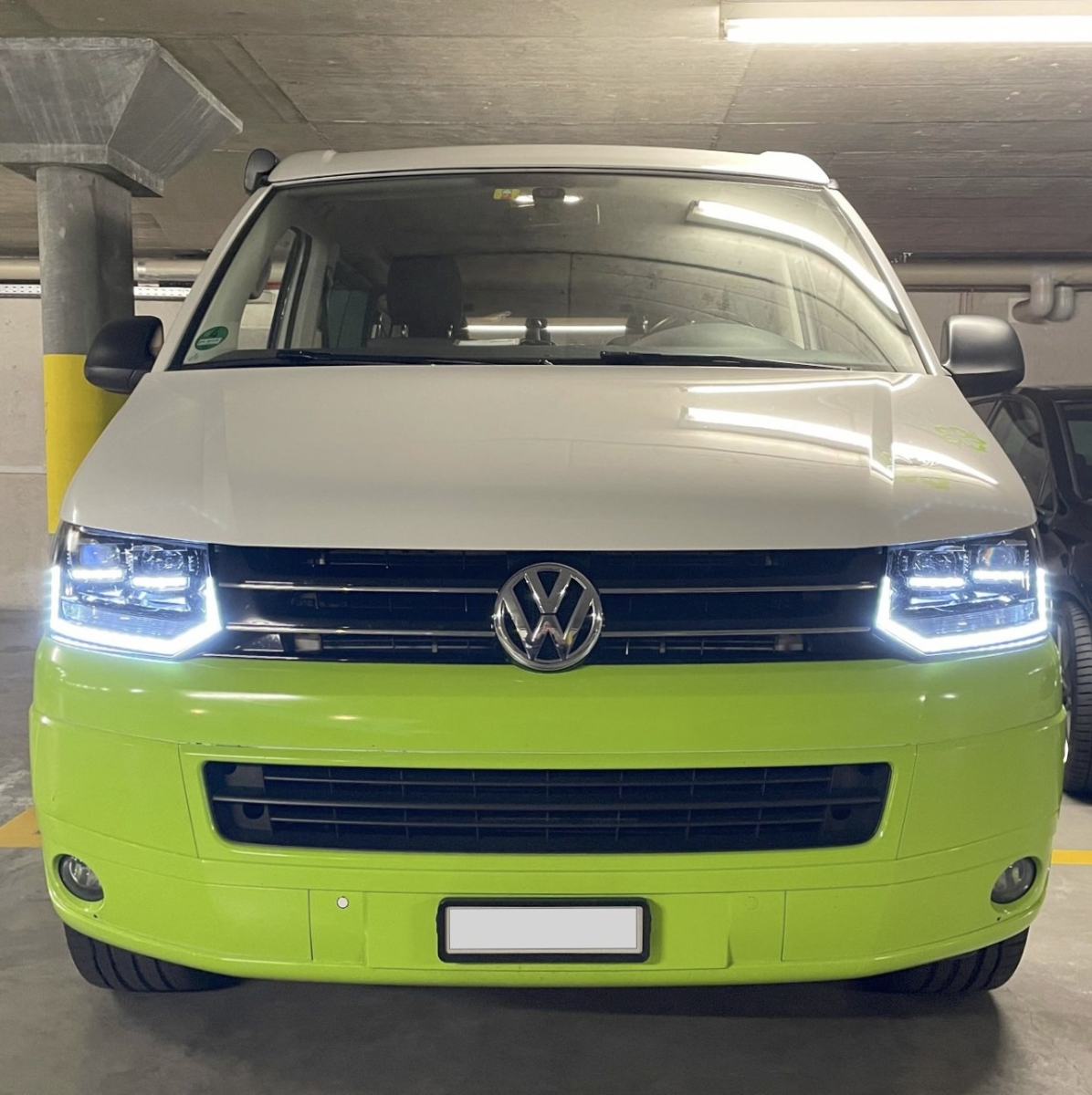 VOLL LED Tagfahrlicht Scheinwerfer für VW T5 GP (Facelift) 10-15 schwarz  mit dynamischem LED Blinker und Begrüßungsfunktion