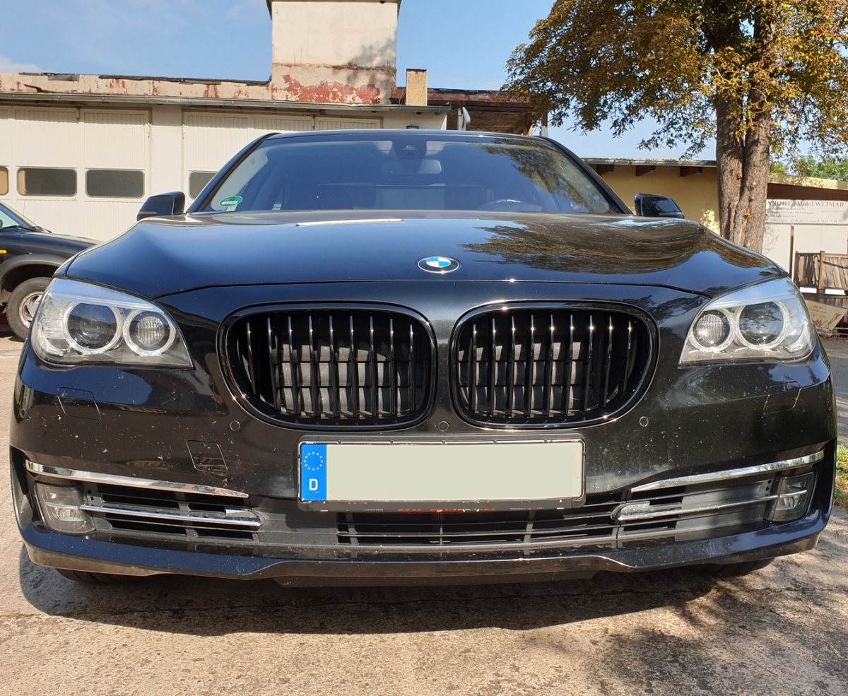 Frontgrill für BMW 7er F01 12-15 LCI schwarz Klavierlack