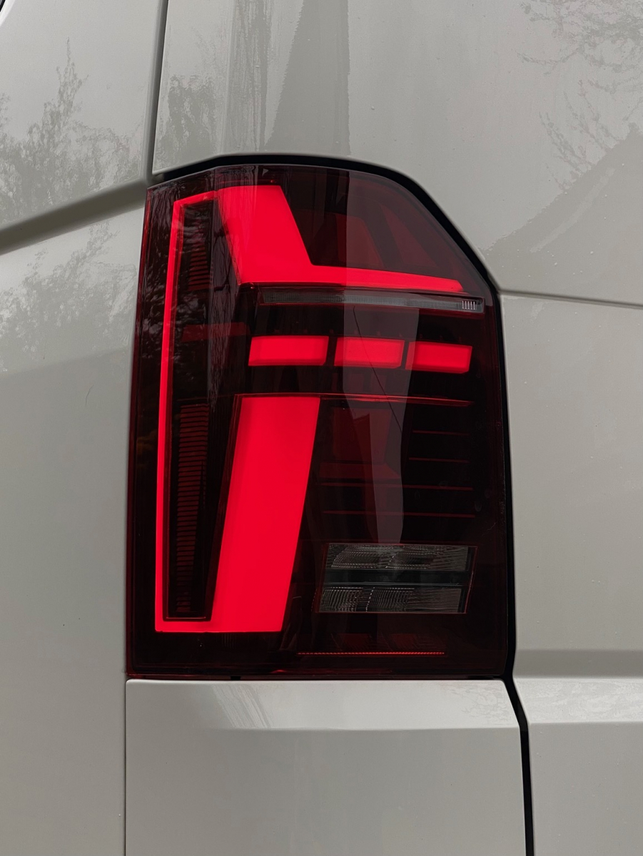 Voll LED Rückleuchten für VW T6.1 2019+ rot sequentieller Start Laufblinker für orig. Halogen