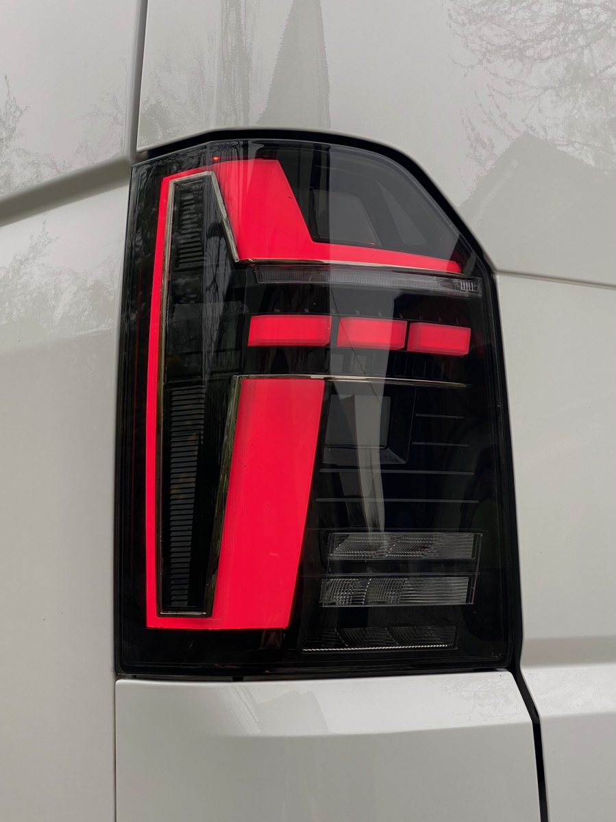 Voll LED Rückleuchten für VW T6.1 2019+ schwarz sequentieller Start Laufblinker für orig. LED
