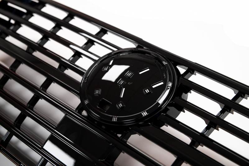 Frontgrill + Blenden schwarz glänzend für VW T6.1 Multivan / Caravelle / Transporter ab 2019 für VW-Zeichen