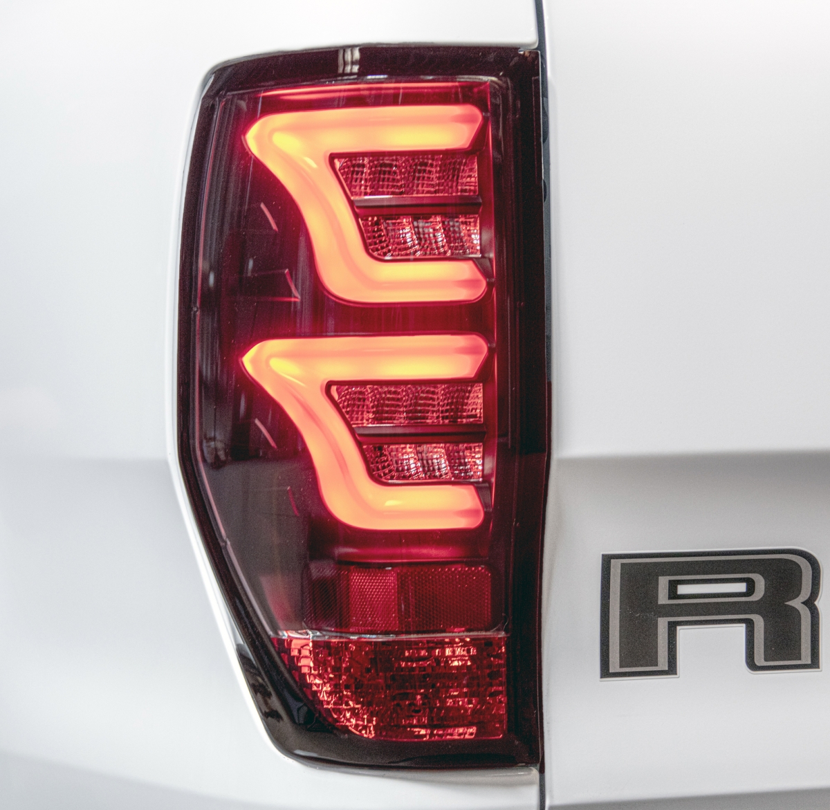 Lightbar LED Rückleuchten für Ford Ranger T6 T7 T8 2012-2023 schwarz klar