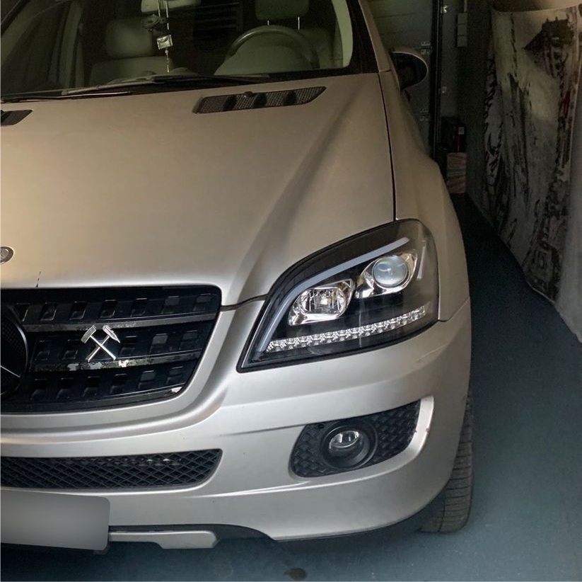 Scheinwerfer für Mercedes ML W164 05-08 Tagfahrlicht-Optik schwarz dynamischer Led Blinker
