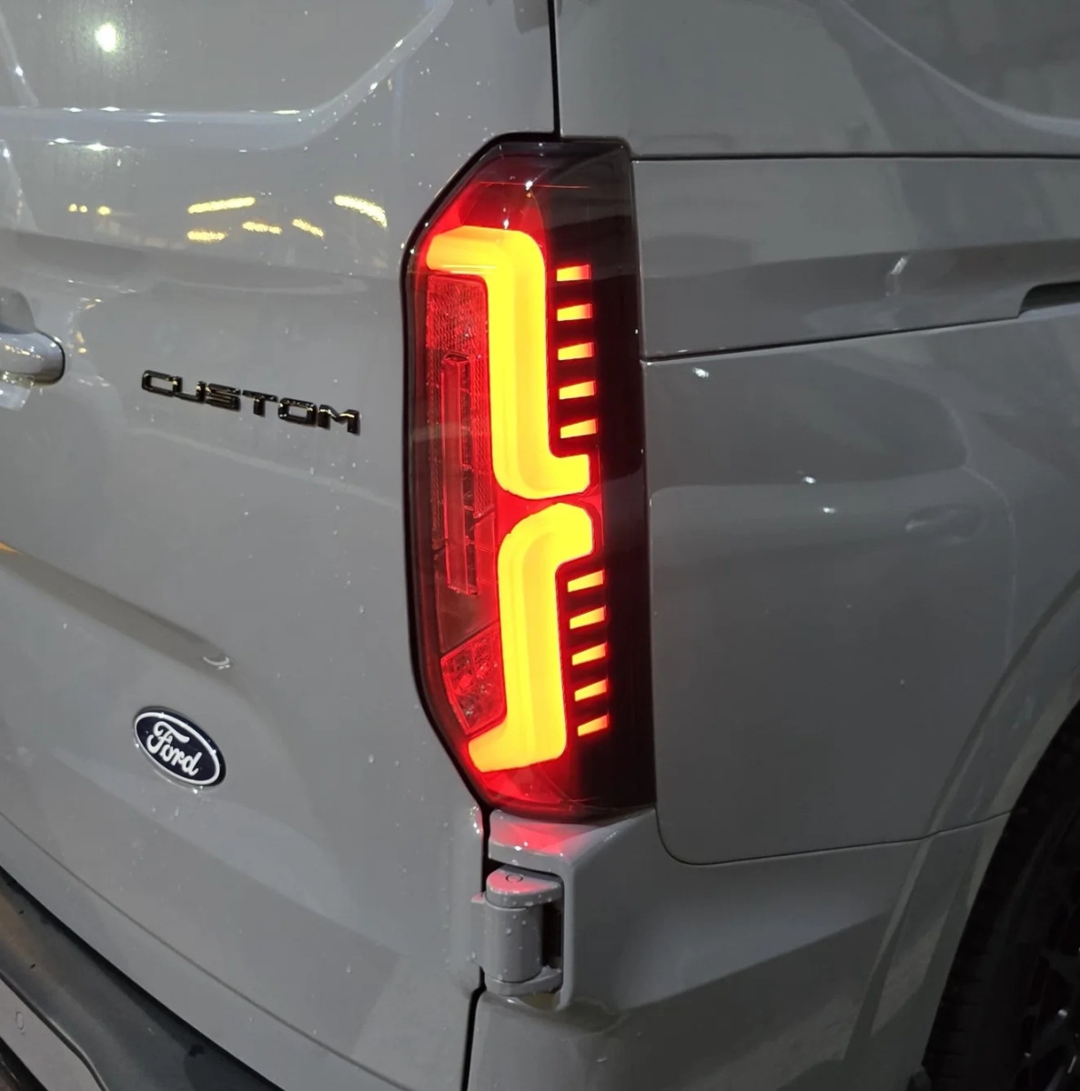 Lightbar LED Rückleuchten für Ford Transit Custom 2023+ schwarz smoke