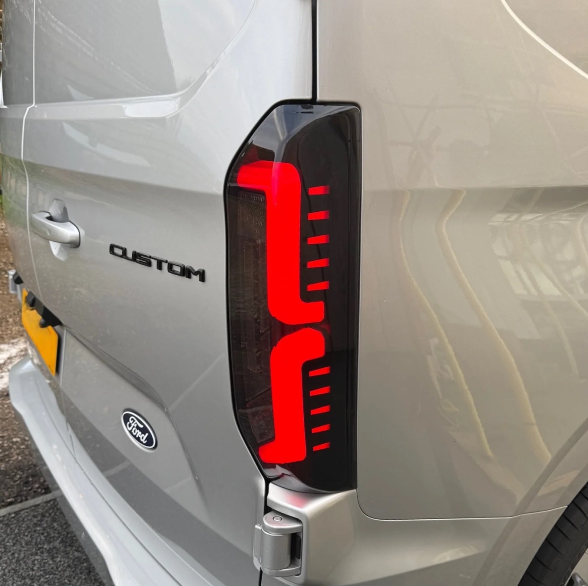 Lightbar LED Rückleuchten für Ford Transit Custom 2023+ schwarz smoke