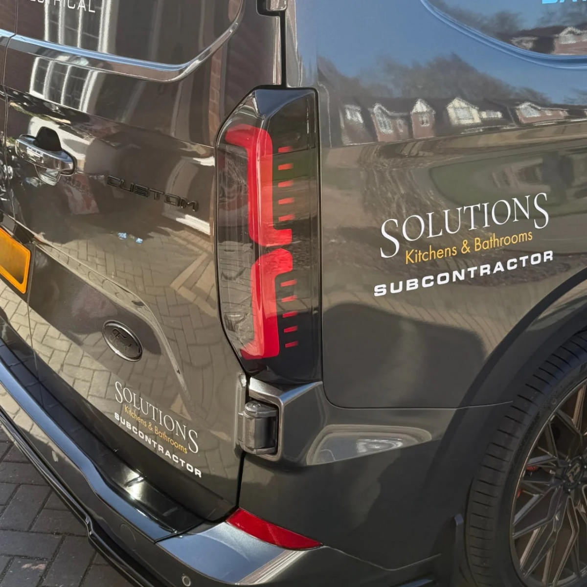 Lightbar LED Rückleuchten für Ford Tourneo Custom 2023+ schwarz smoke