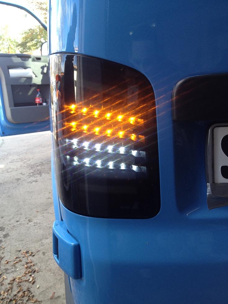 Lightbar LED Rückleuchten passend für VW T5 BUS 03-15 smoke Flügeltürer
