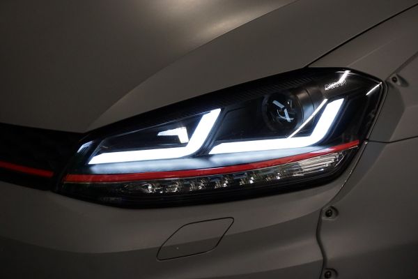 OSRAM LEDriving Scheinwerfer für VW GOLF 7 12-17 schwarz rot