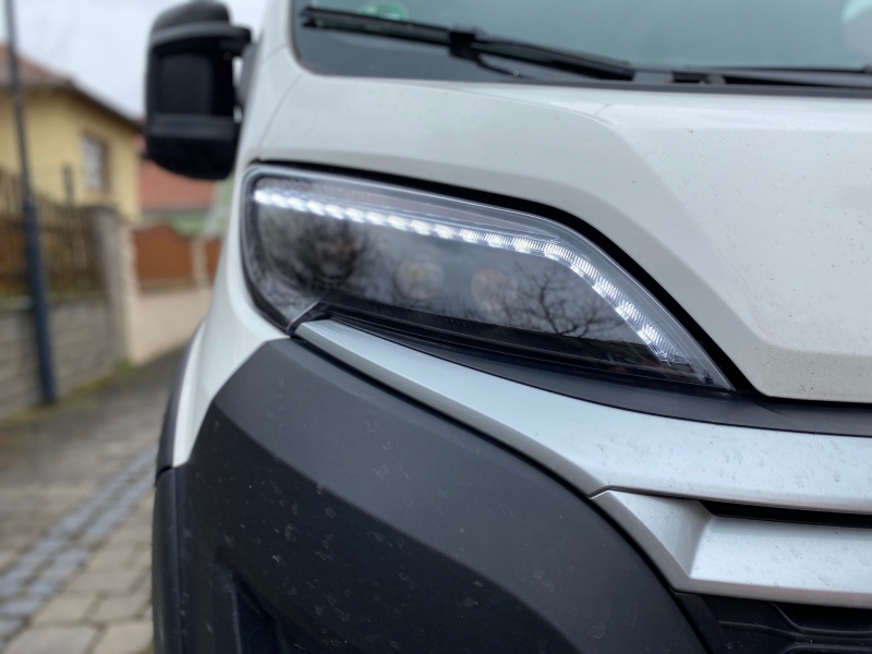 VOLL LED Tagfahrlicht Scheinwerfer schwarz für Opel Movano ab 2021 dynamischer Led Blinker für orig. Halogen
