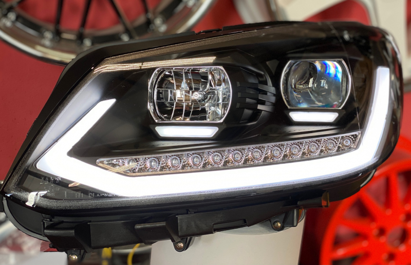 Lightbar Tagfahrlicht Scheinwerfer schwarz für VW Caddy 10-15 dynamischer Blinker