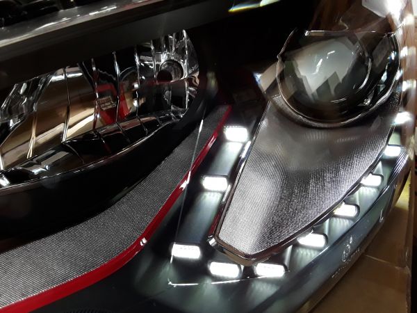 Xenon Scheinwerfer für VW Polo 6R 6C 09+ schwarz rot Led-Standlicht